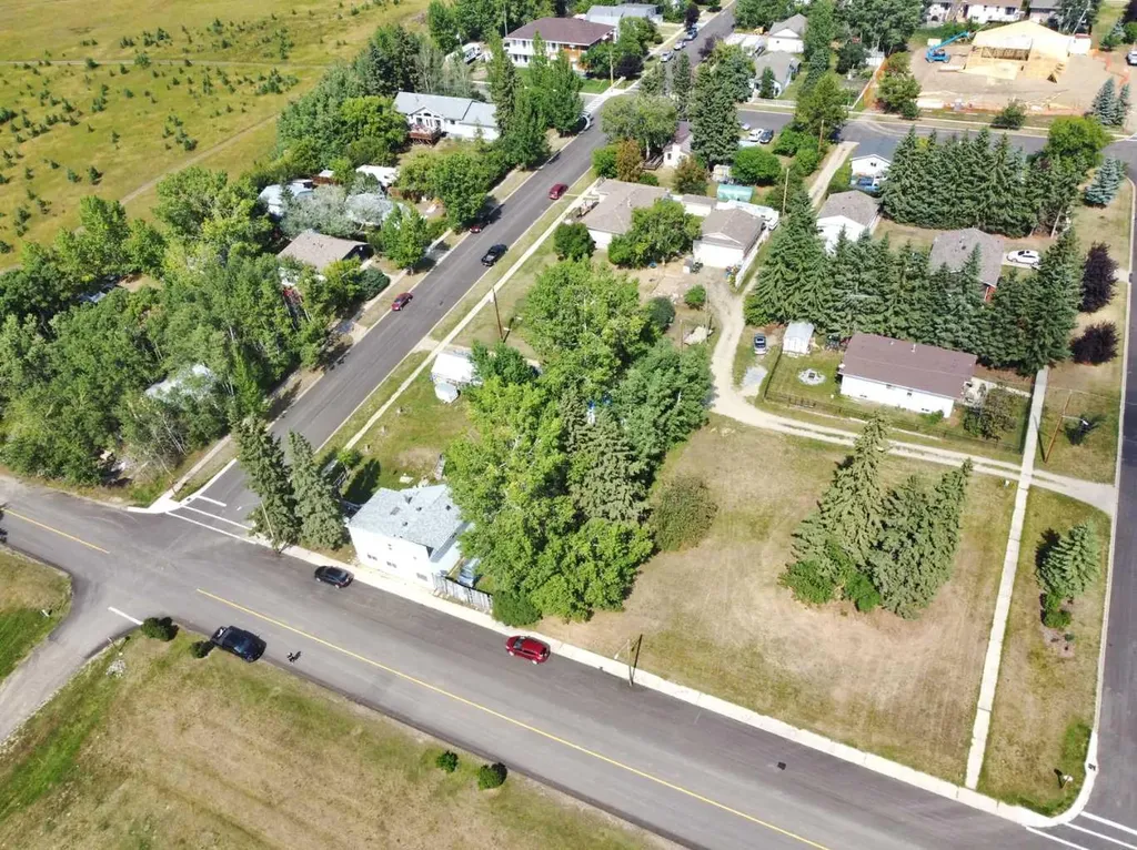 5002, 5008, 5010 50 Avenue Benalto AB T0M 0H0