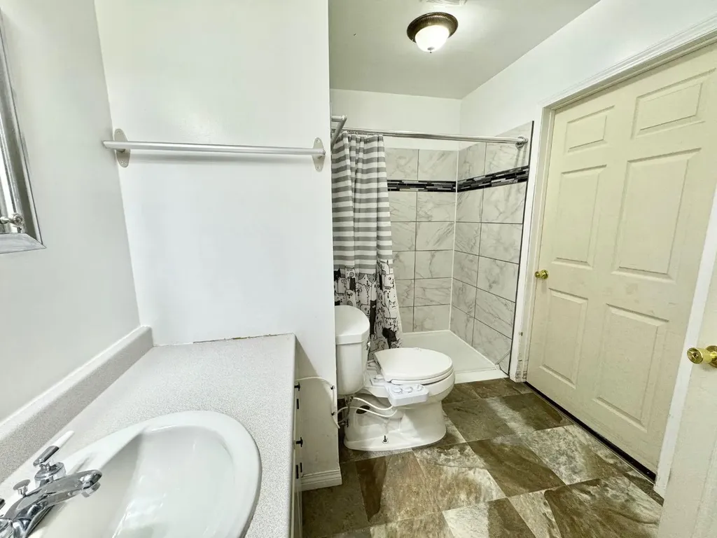 611 4 Avenue Fox Creek AB T0H 1P0