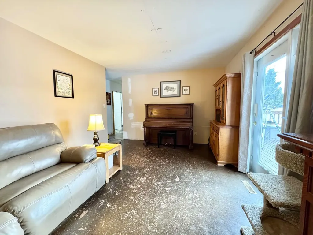 611 4 Avenue Fox Creek AB T0H 1P0