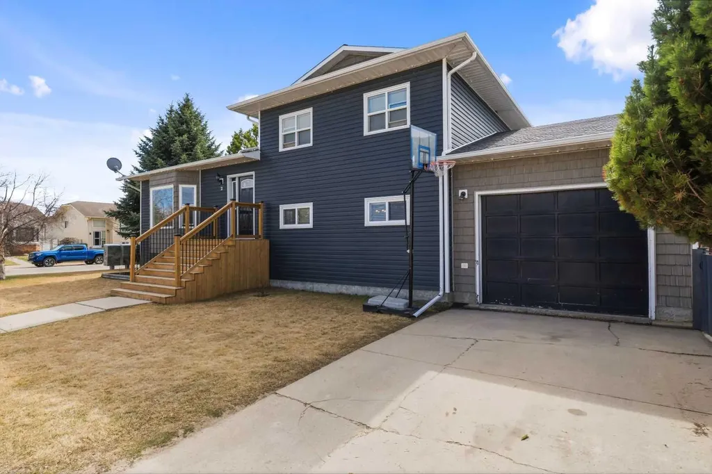 2 Pritchard Drive Whitecourt AB T7S 1B7
