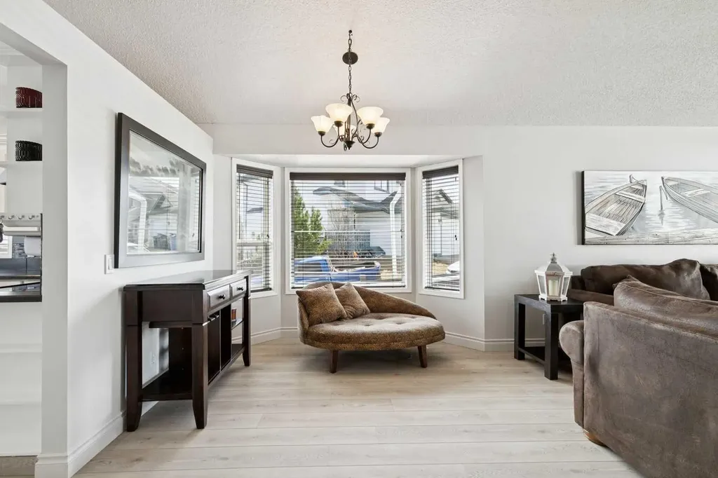 438 Sheep River Point Okotoks AB T1S 1S3