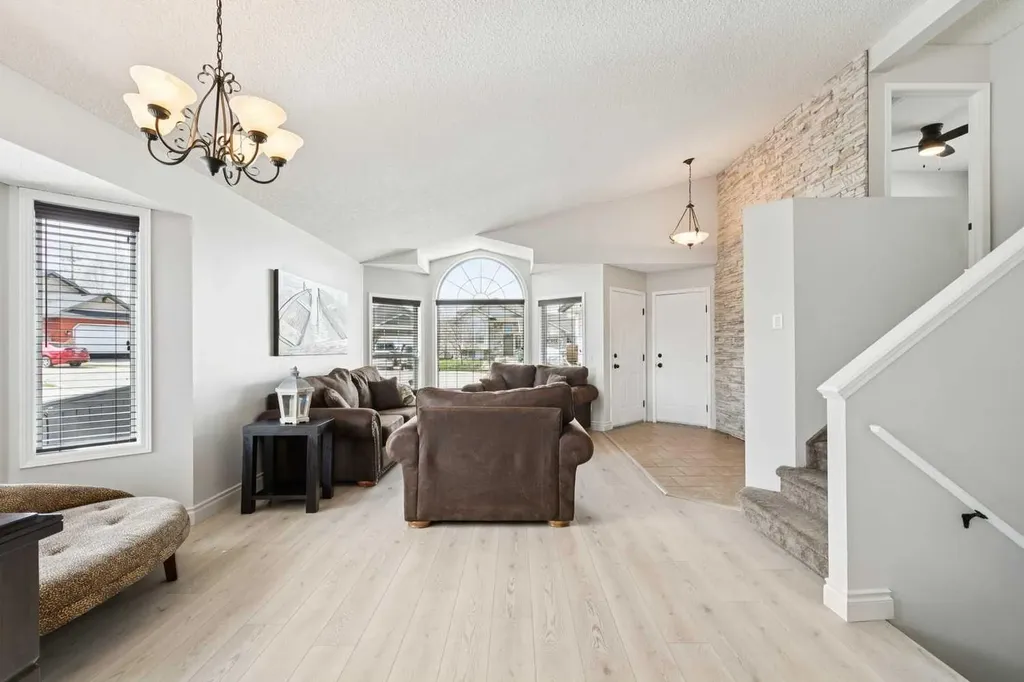438 Sheep River Point Okotoks AB T1S 1S3