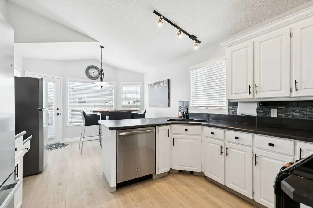 438 Sheep River Point Okotoks AB T1S 1S3
