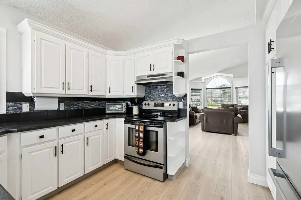 438 Sheep River Point Okotoks AB T1S 1S3