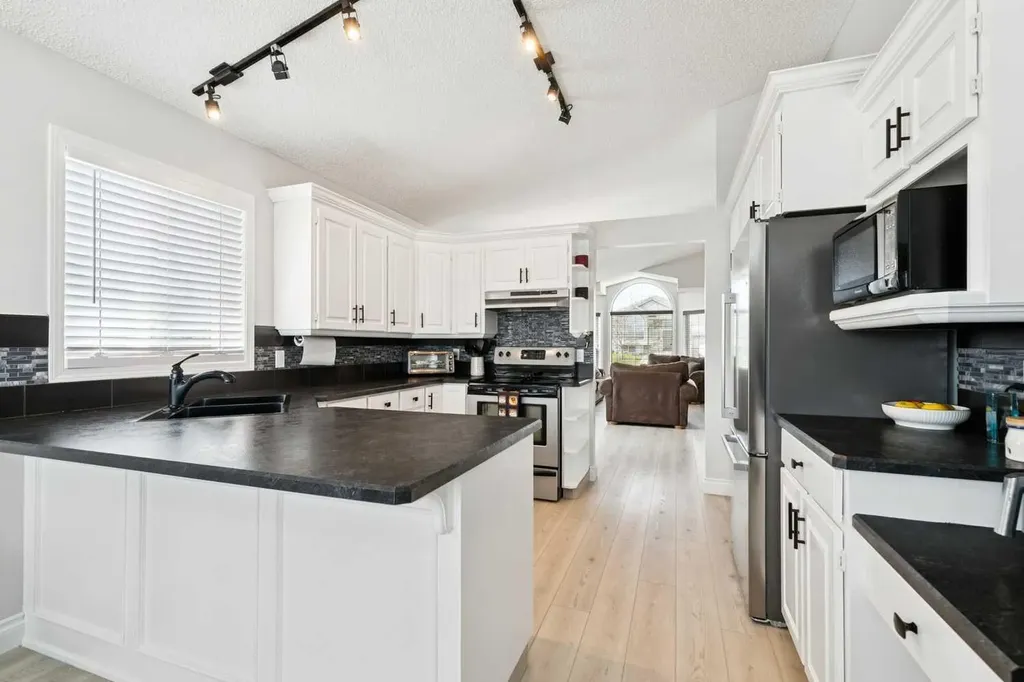 438 Sheep River Point Okotoks AB T1S 1S3