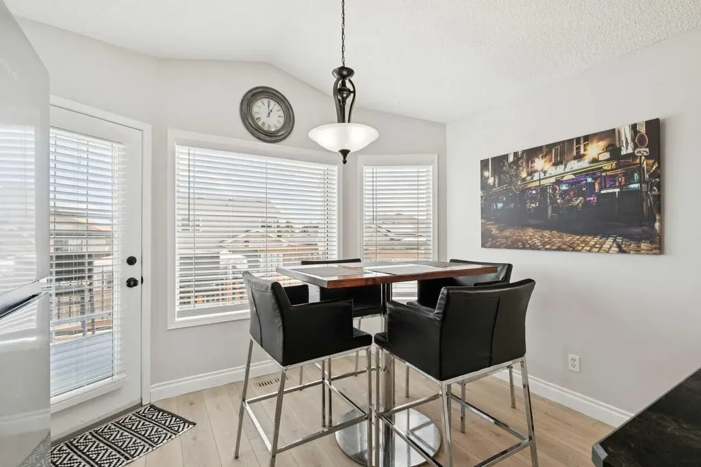 438 Sheep River Point Okotoks AB T1S 1S3
