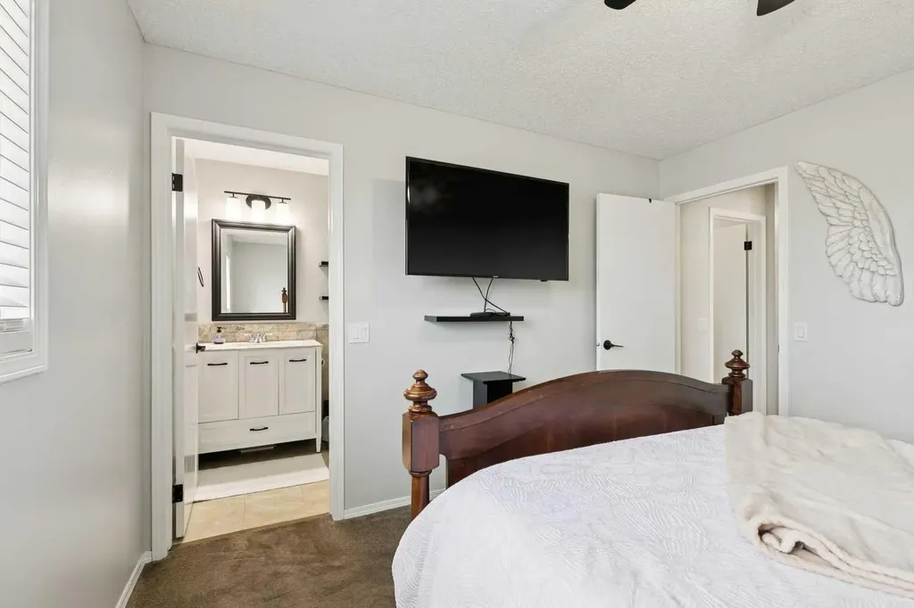 438 Sheep River Point Okotoks AB T1S 1S3