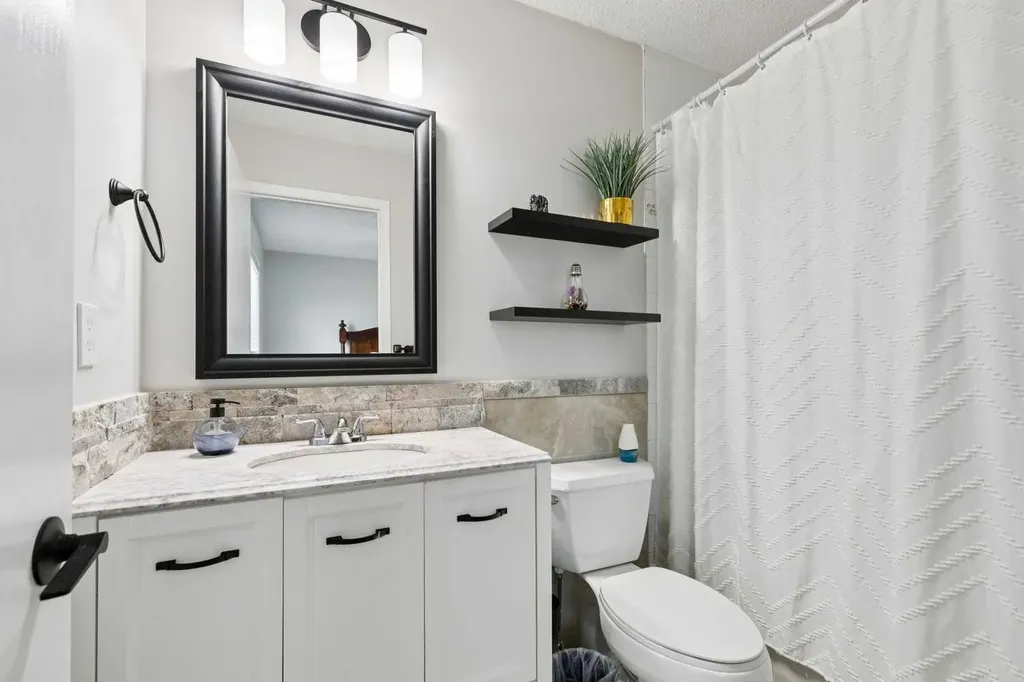 438 Sheep River Point Okotoks AB T1S 1S3