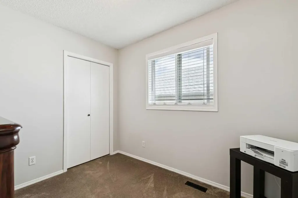 438 Sheep River Point Okotoks AB T1S 1S3