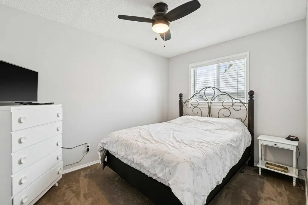 438 Sheep River Point Okotoks AB T1S 1S3
