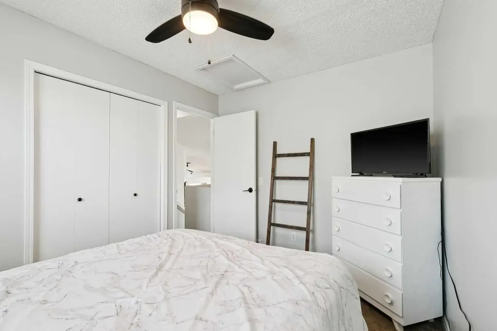 438 Sheep River Point Okotoks AB T1S 1S3