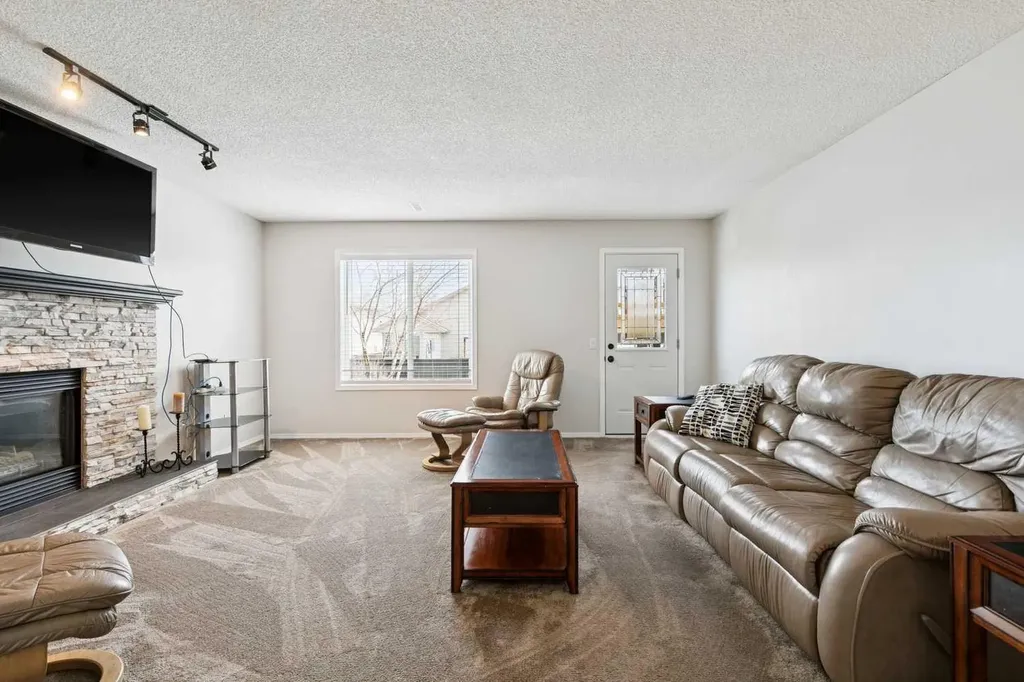 438 Sheep River Point Okotoks AB T1S 1S3