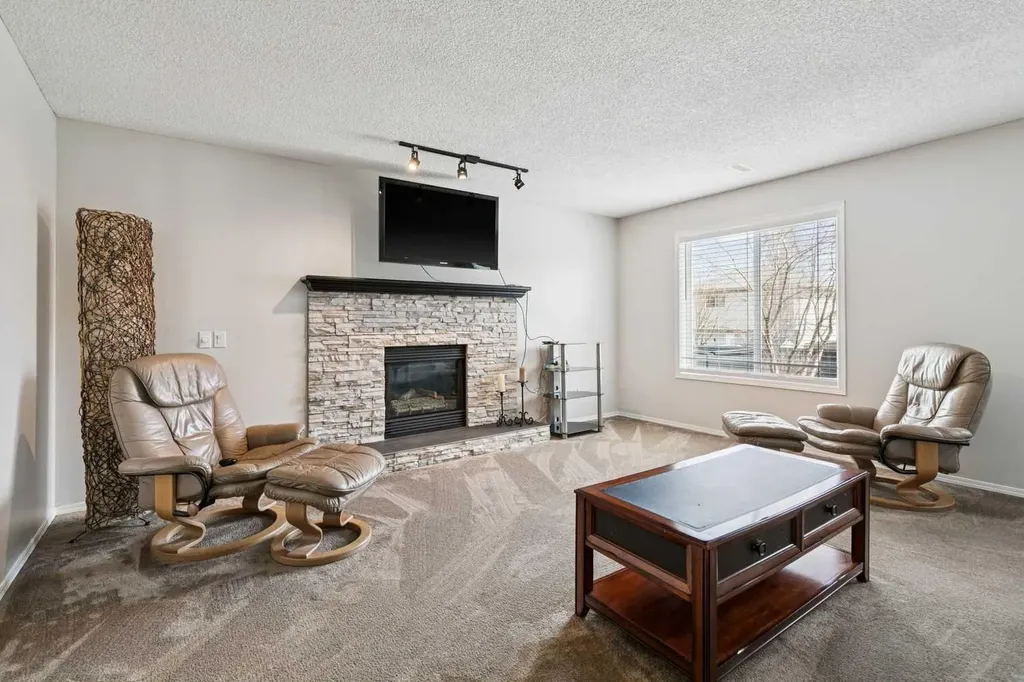 438 Sheep River Point Okotoks AB T1S 1S3