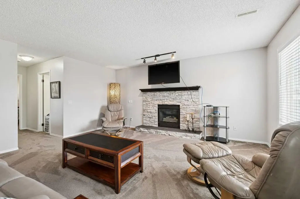 438 Sheep River Point Okotoks AB T1S 1S3