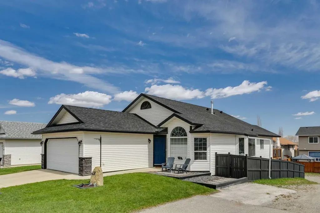 438 Sheep River Point Okotoks AB T1S 1S3