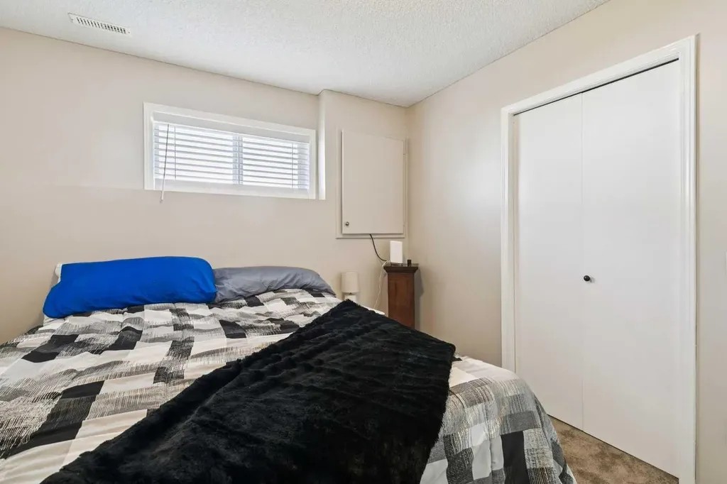 438 Sheep River Point Okotoks AB T1S 1S3