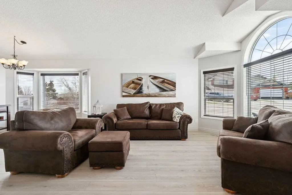 438 Sheep River Point Okotoks AB T1S 1S3