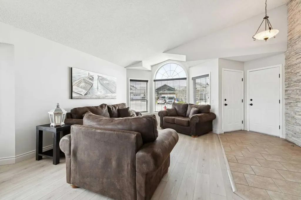 438 Sheep River Point Okotoks AB T1S 1S3
