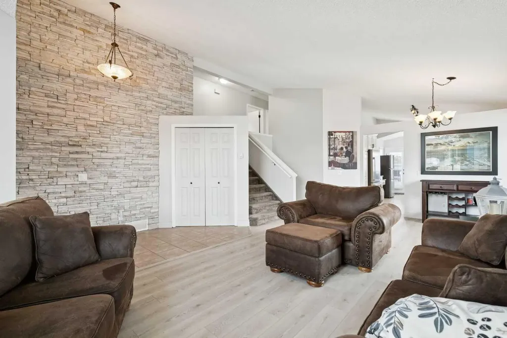 438 Sheep River Point Okotoks AB T1S 1S3