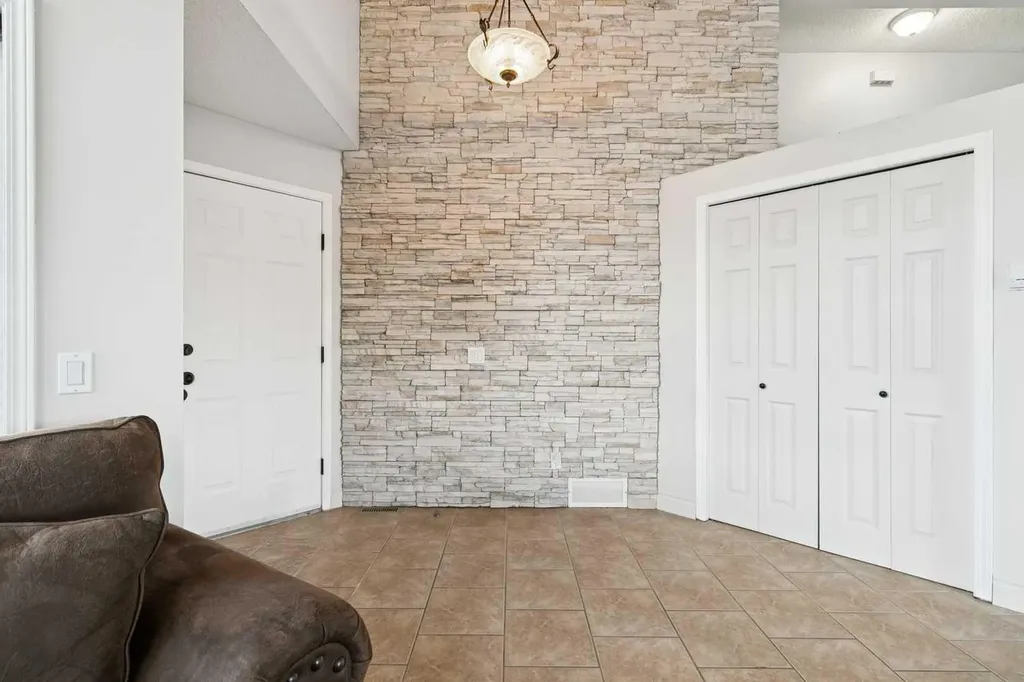 438 Sheep River Point Okotoks AB T1S 1S3