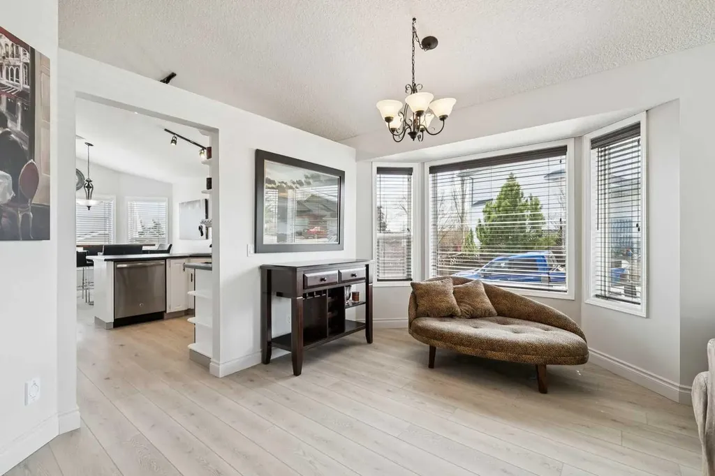 438 Sheep River Point Okotoks AB T1S 1S3
