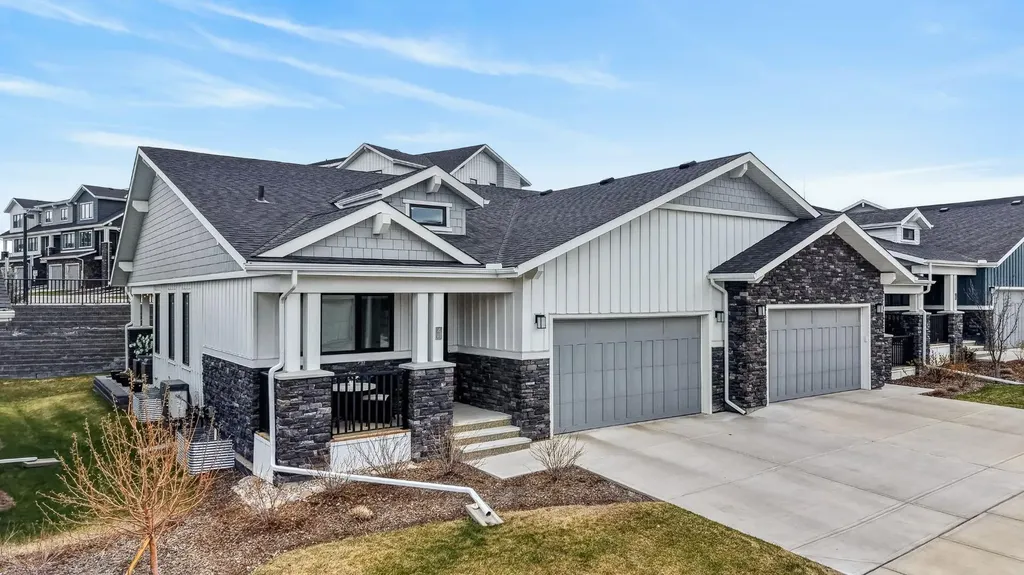 46 Crestridge Bay SW Calgary AB T3B 6H2