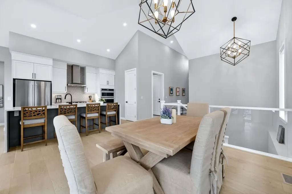46 Crestridge Bay SW Calgary AB T3B 6H2