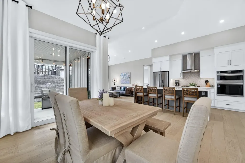 46 Crestridge Bay SW Calgary AB T3B 6H2