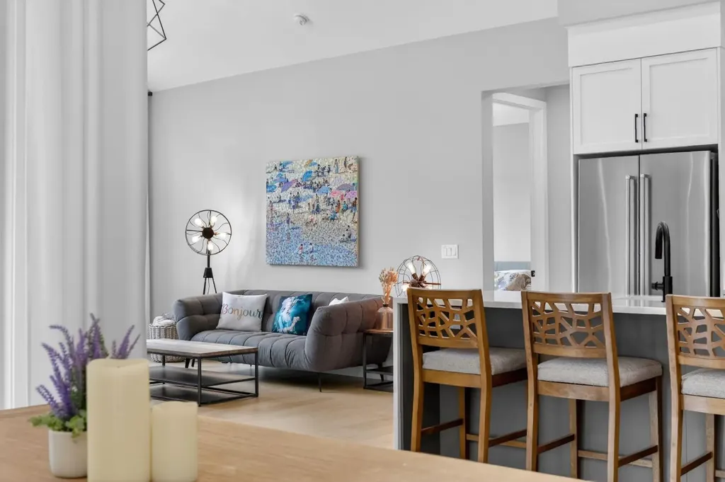 46 Crestridge Bay SW Calgary AB T3B 6H2