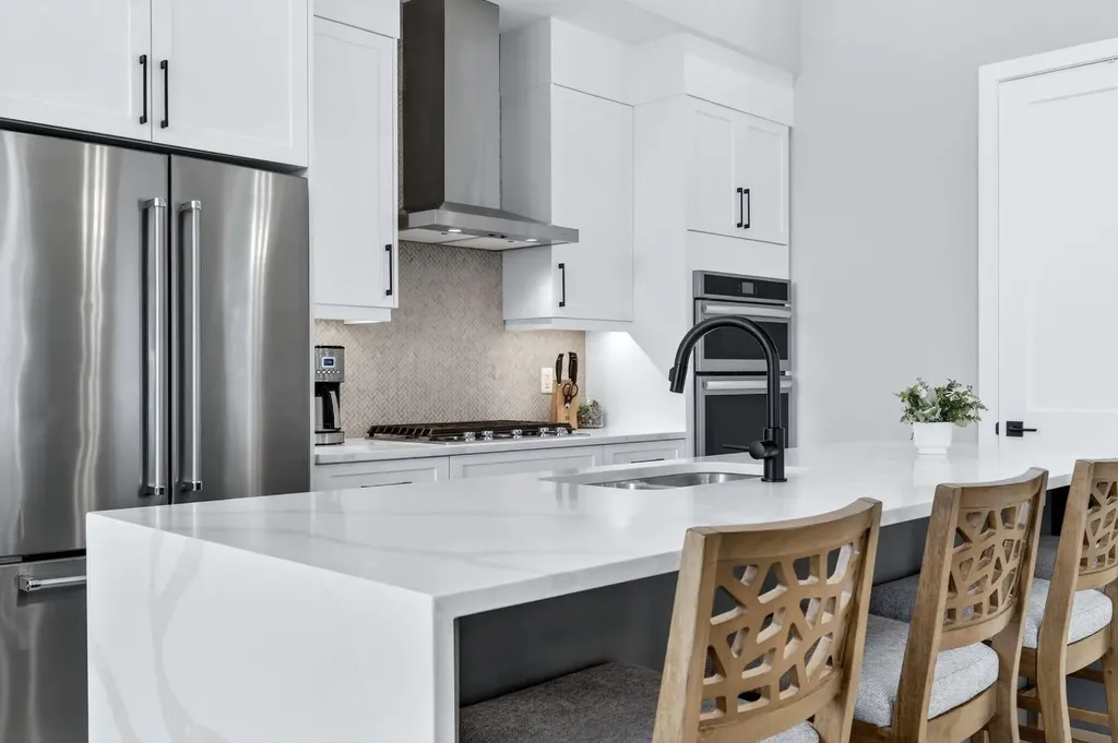 46 Crestridge Bay SW Calgary AB T3B 6H2
