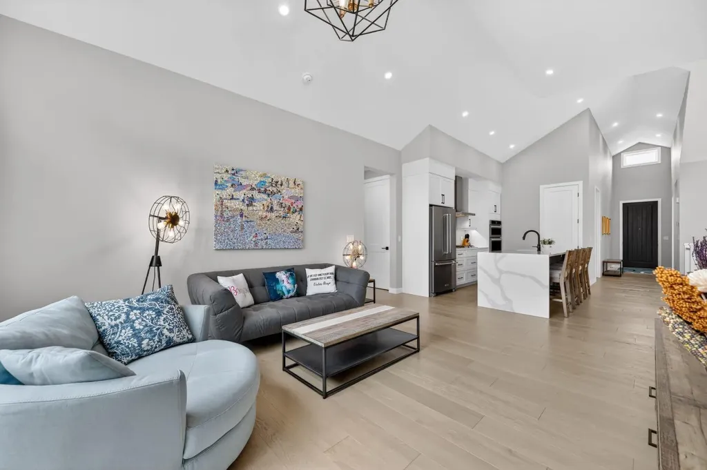 46 Crestridge Bay SW Calgary AB T3B 6H2