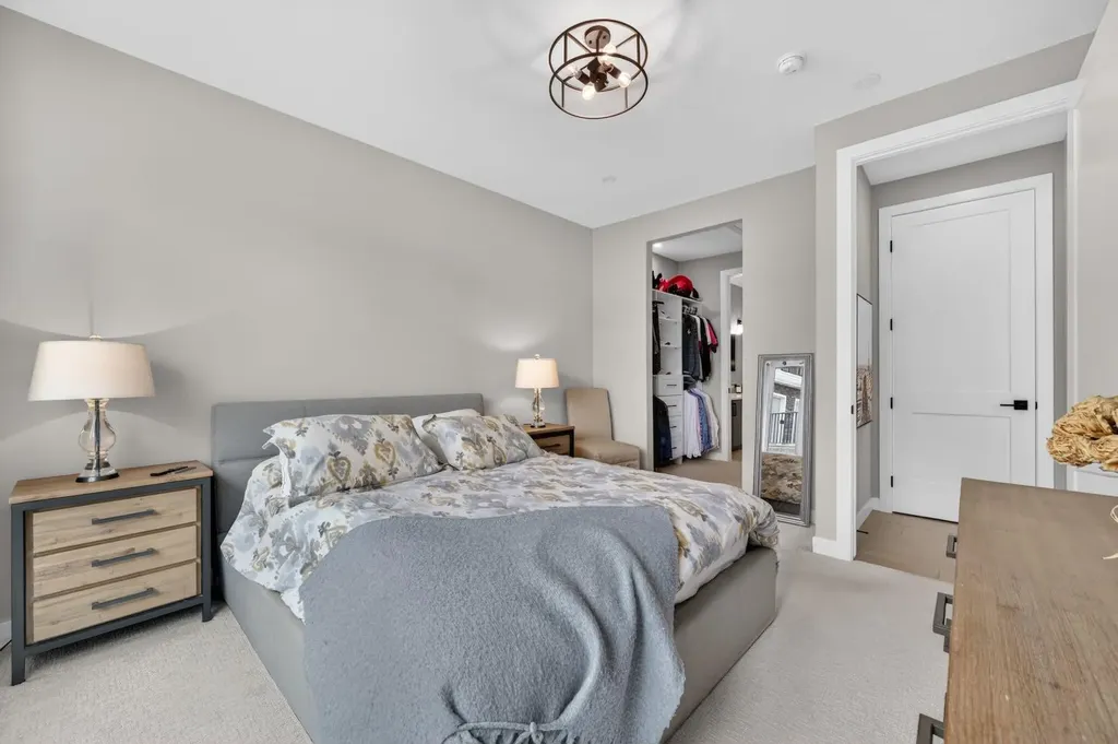 46 Crestridge Bay SW Calgary AB T3B 6H2