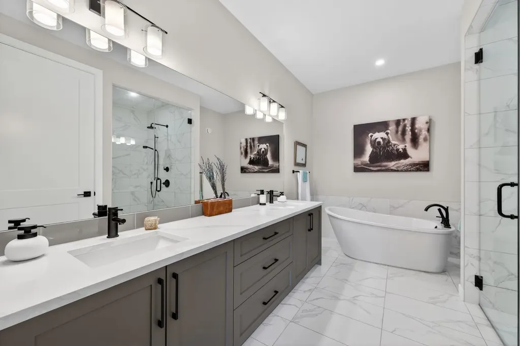 46 Crestridge Bay SW Calgary AB T3B 6H2