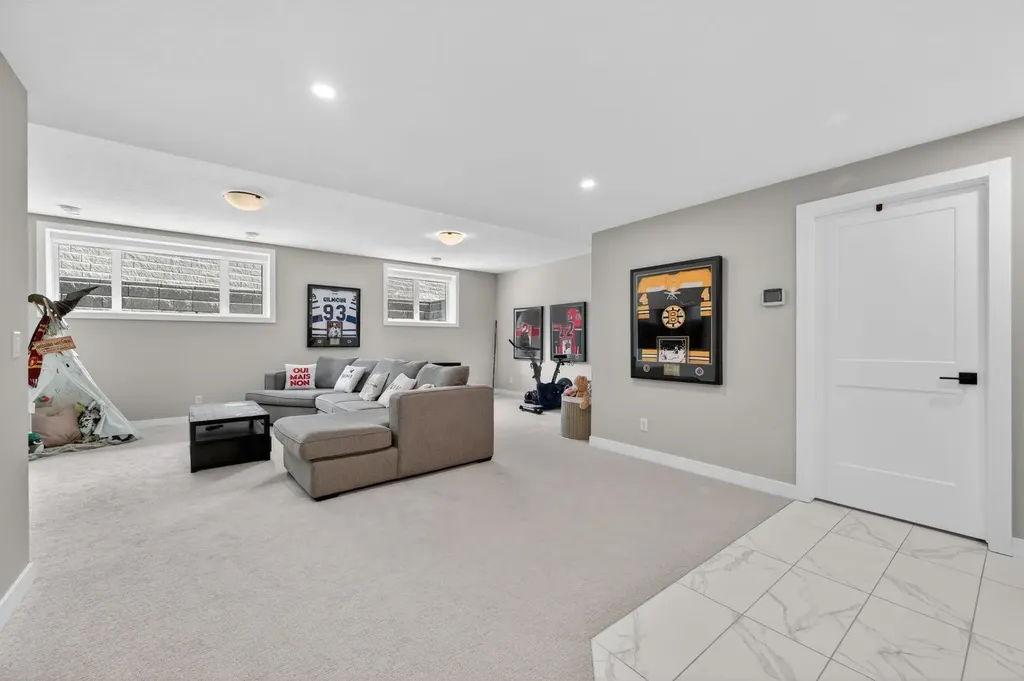 46 Crestridge Bay SW Calgary AB T3B 6H2