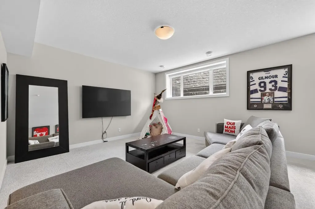 46 Crestridge Bay SW Calgary AB T3B 6H2