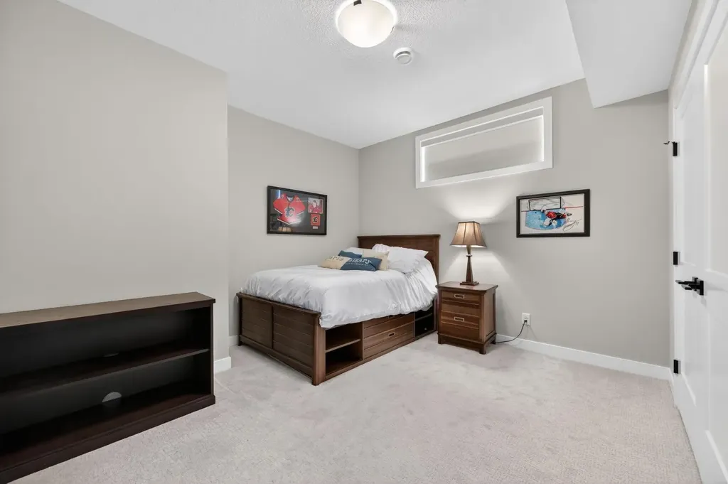 46 Crestridge Bay SW Calgary AB T3B 6H2