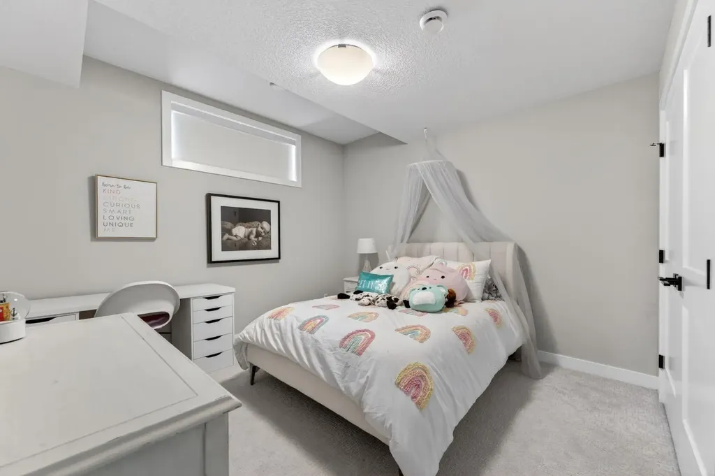46 Crestridge Bay SW Calgary AB T3B 6H2