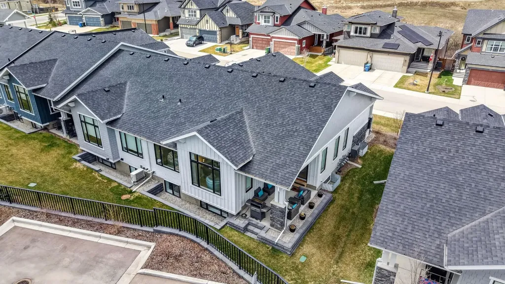 46 Crestridge Bay SW Calgary AB T3B 6H2