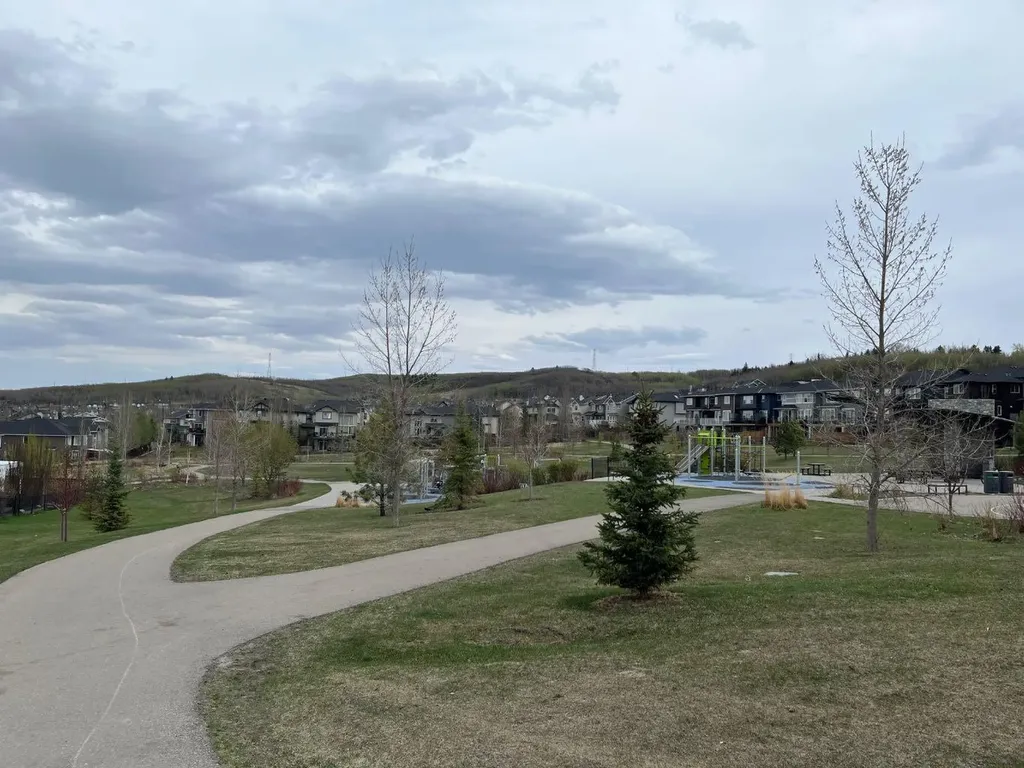 46 Crestridge Bay SW Calgary AB T3B 6H2