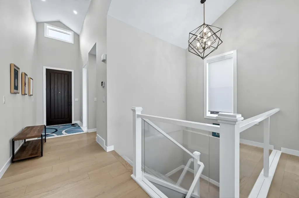 46 Crestridge Bay SW Calgary AB T3B 6H2