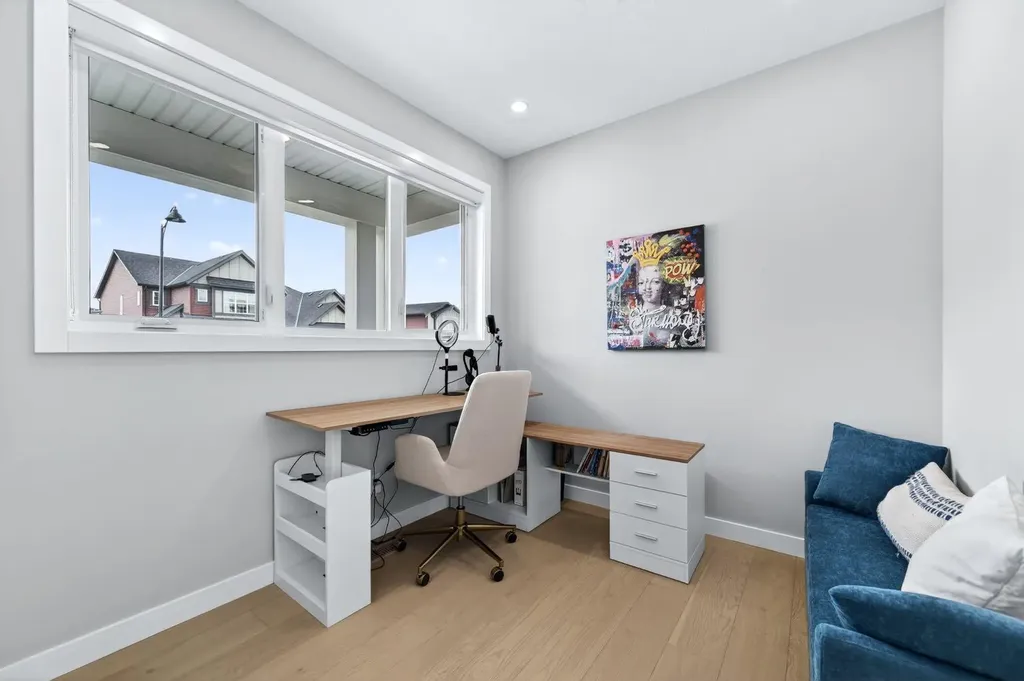 46 Crestridge Bay SW Calgary AB T3B 6H2