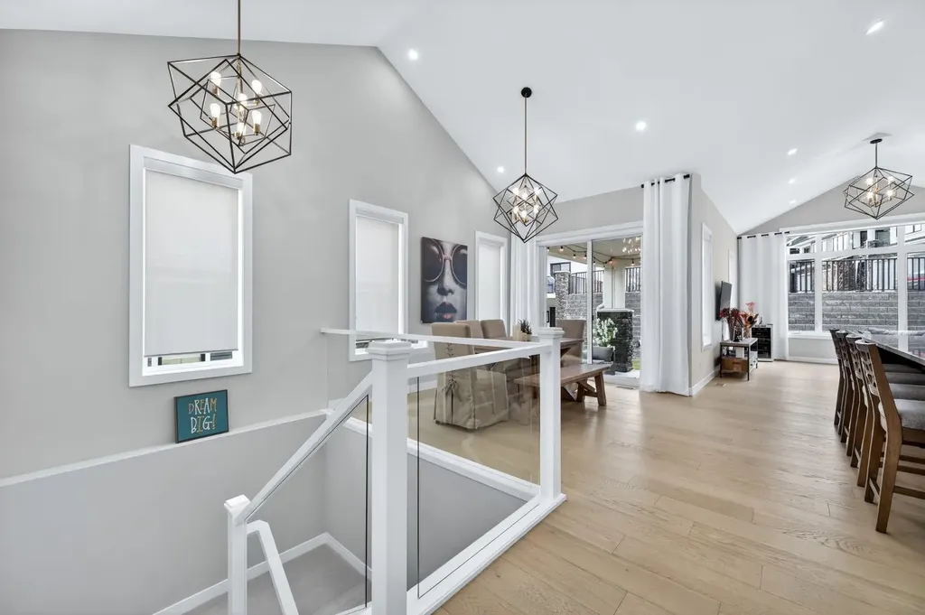 46 Crestridge Bay SW Calgary AB T3B 6H2