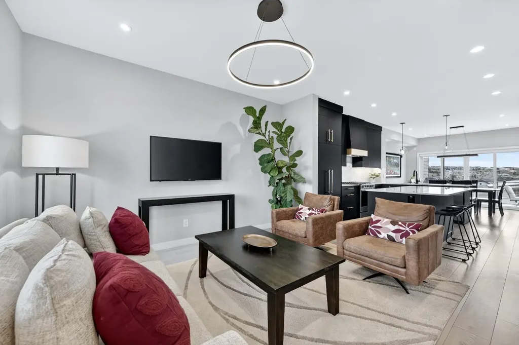 3088 85 Street SW Calgary AB T3H 4C4