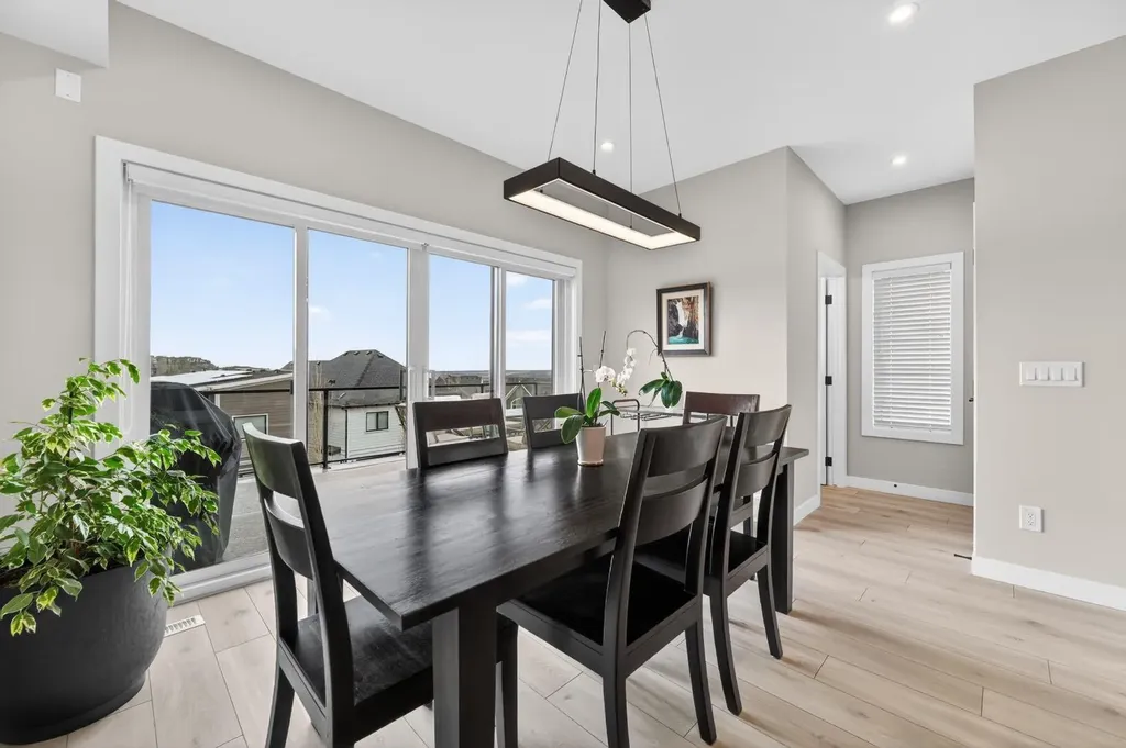 3088 85 Street SW Calgary AB T3H 4C4
