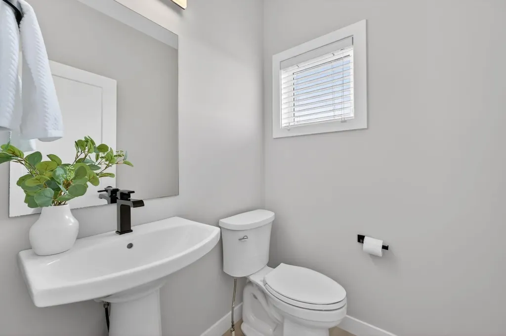 3088 85 Street SW Calgary AB T3H 4C4