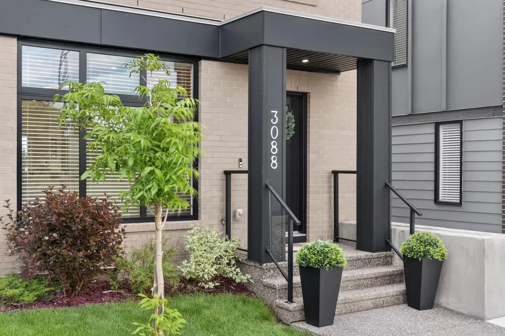 3088 85 Street SW Calgary AB T3H 4C4