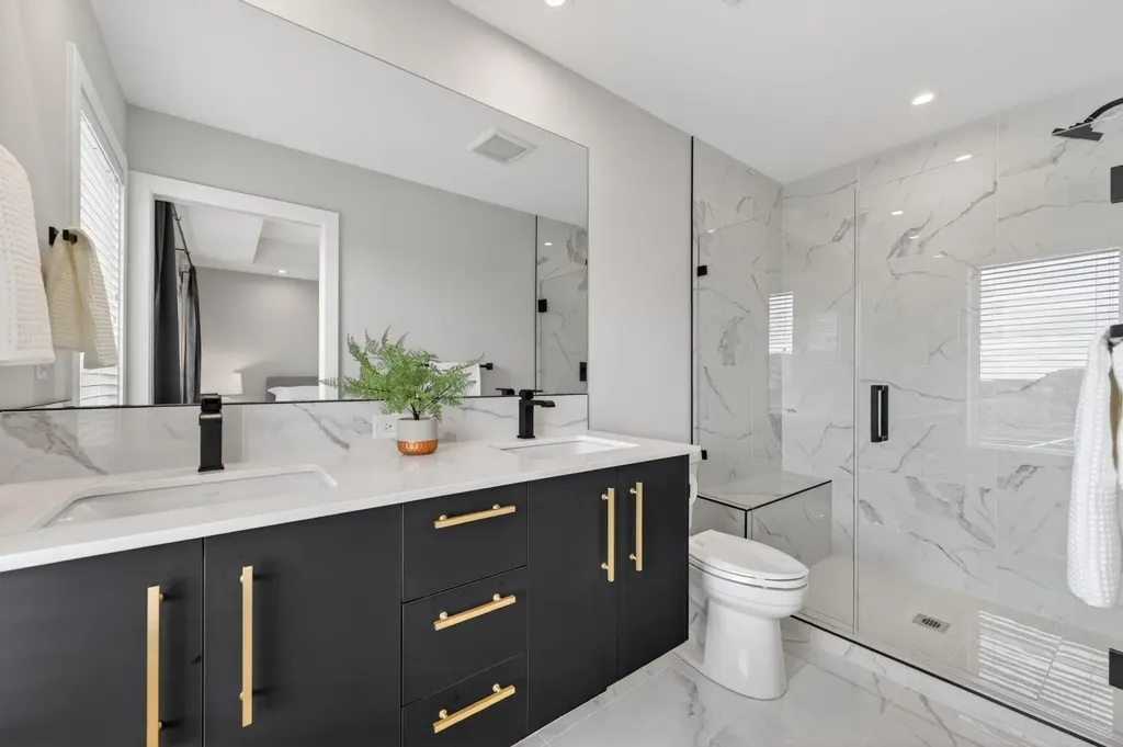 3088 85 Street SW Calgary AB T3H 4C4