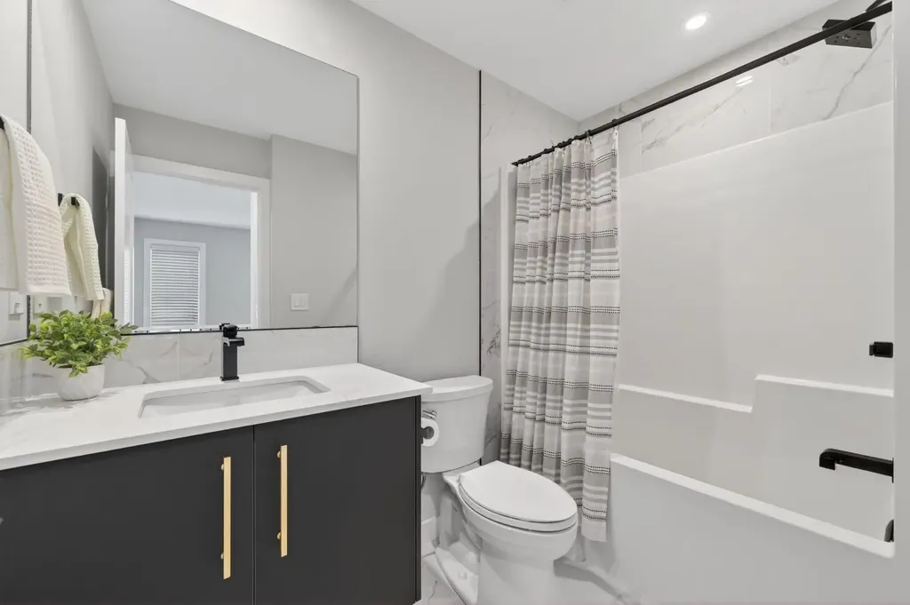 3088 85 Street SW Calgary AB T3H 4C4