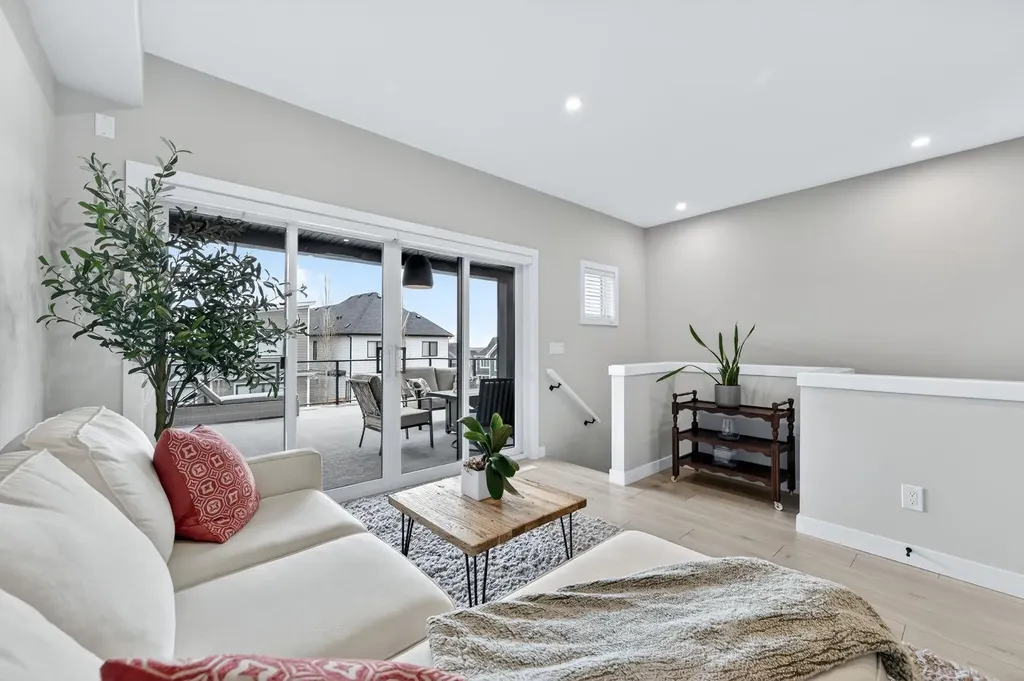 3088 85 Street SW Calgary AB T3H 4C4