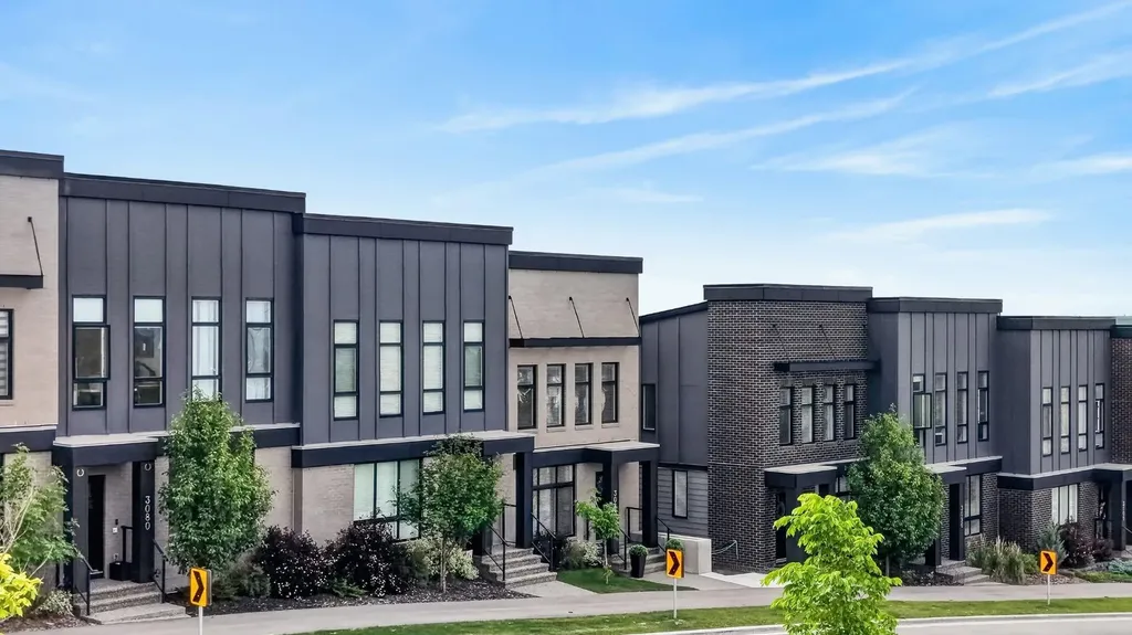 3088 85 Street SW Calgary AB T3H 4C4